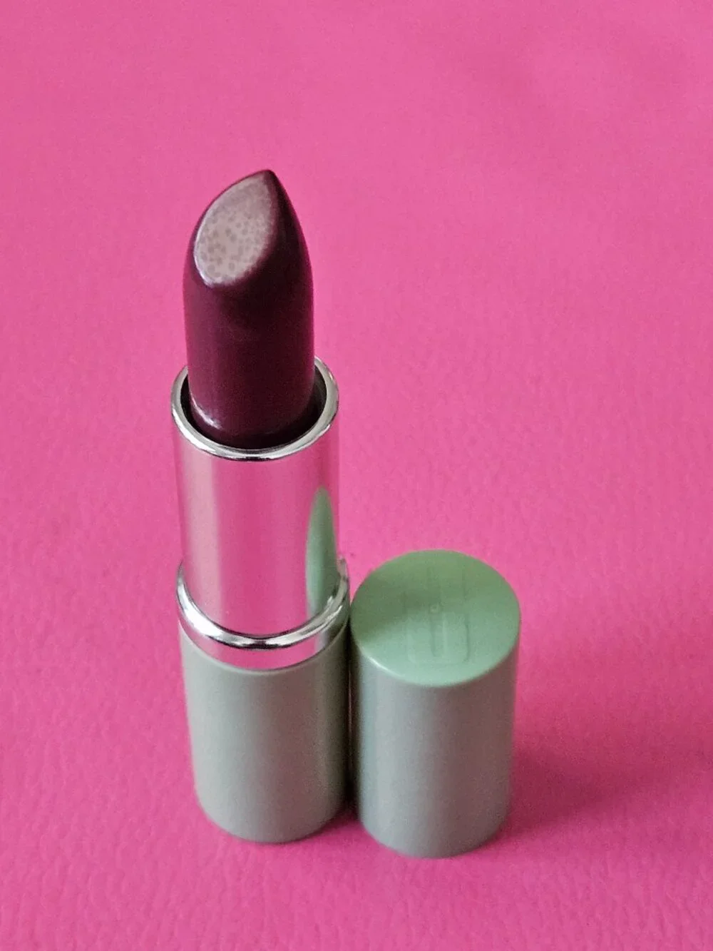 Clinique Different Lipstick A Different Grape Discontinued New